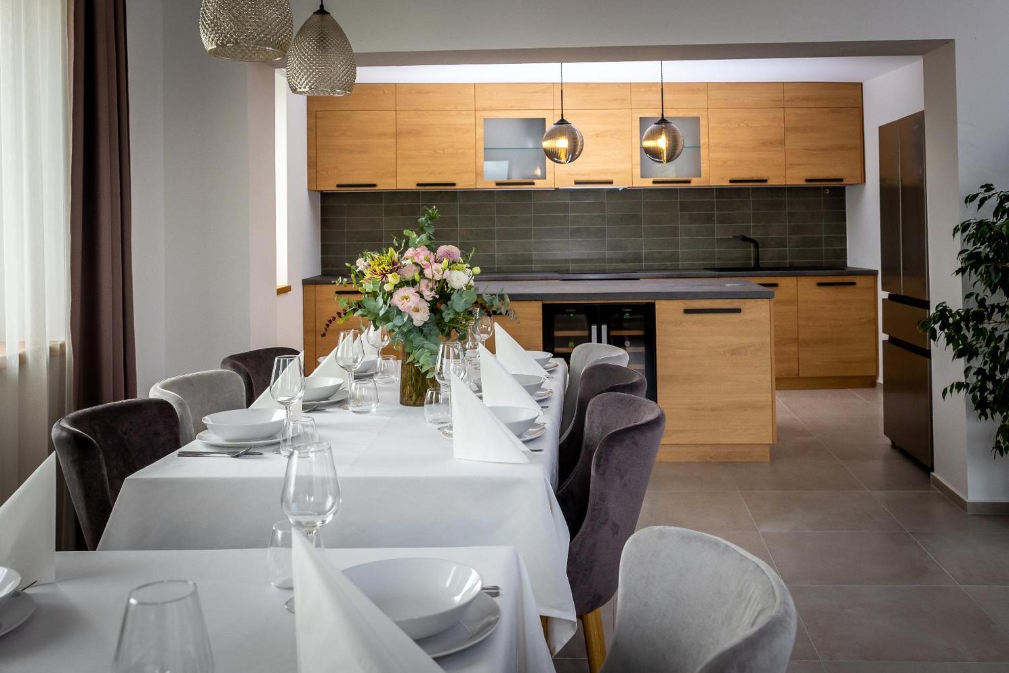 Ignacz Vendeghaz Hotel Pálosvörösmart Buitenkant foto